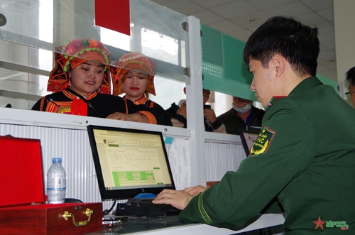 Hơn 100 công dân tỉnh Lai Châu đầu tiên xuất cảnh qua cửa khẩu Ma Lù Thàng